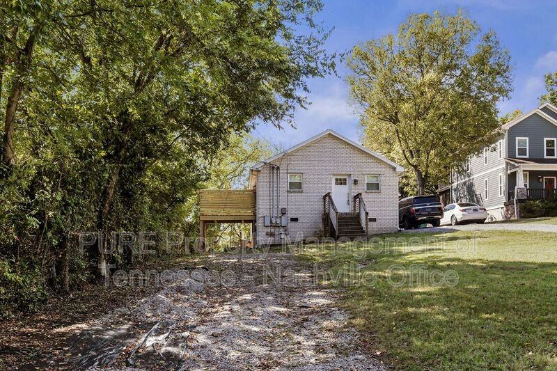 622 Maplewood Ln - Photo 2 of 28