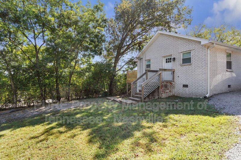 622 Maplewood Ln - Photo 4 of 28