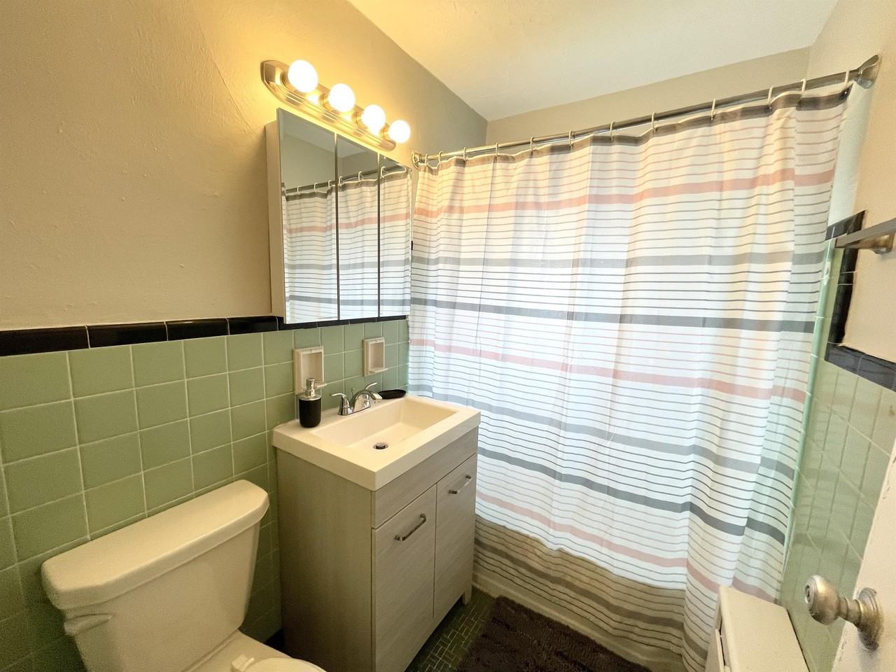 SAVOY APTS -- 058 - Photo 5 of 10