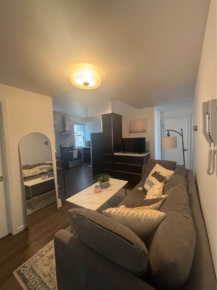 627/629 Mendota Court - Photo 3 of 50