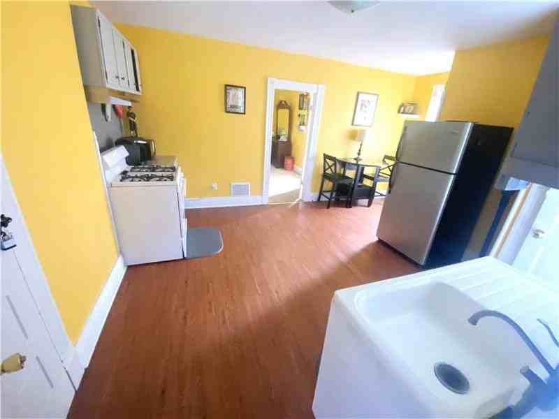 216 Jacquette St #B - Photo 4 of 7