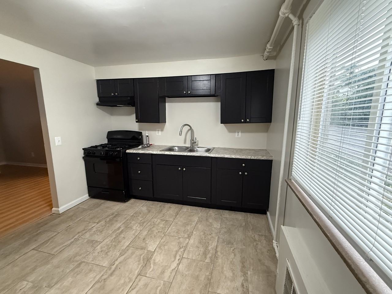 Rockdale Avenue 532 - 45229 AG - Photo 2 of 12