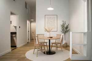 featured image of 8 School St