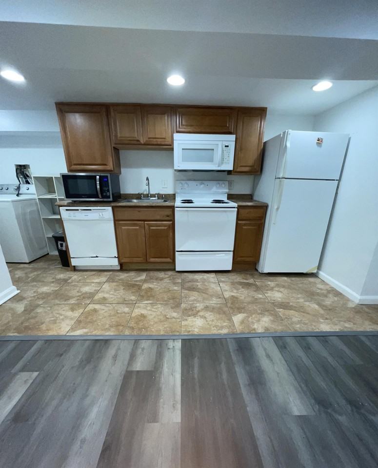 141 Uhland Terrace Northeast - Photo 2 of 15