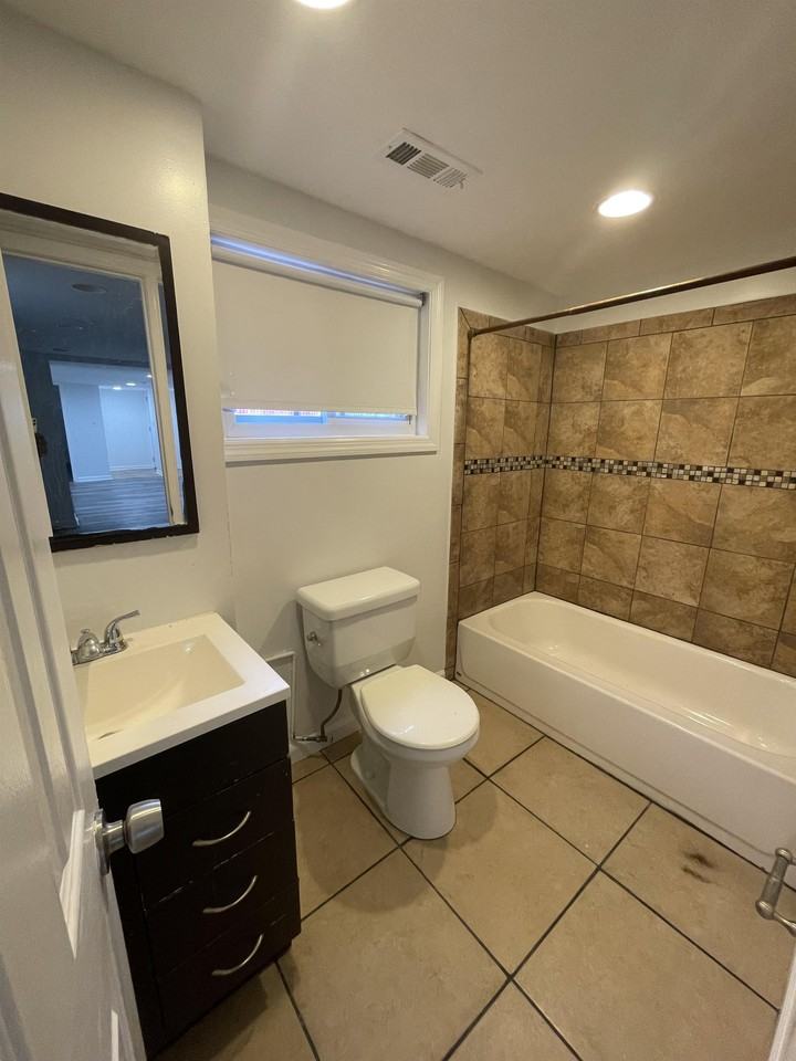 141 Uhland Terrace Northeast - Photo 6 of 15