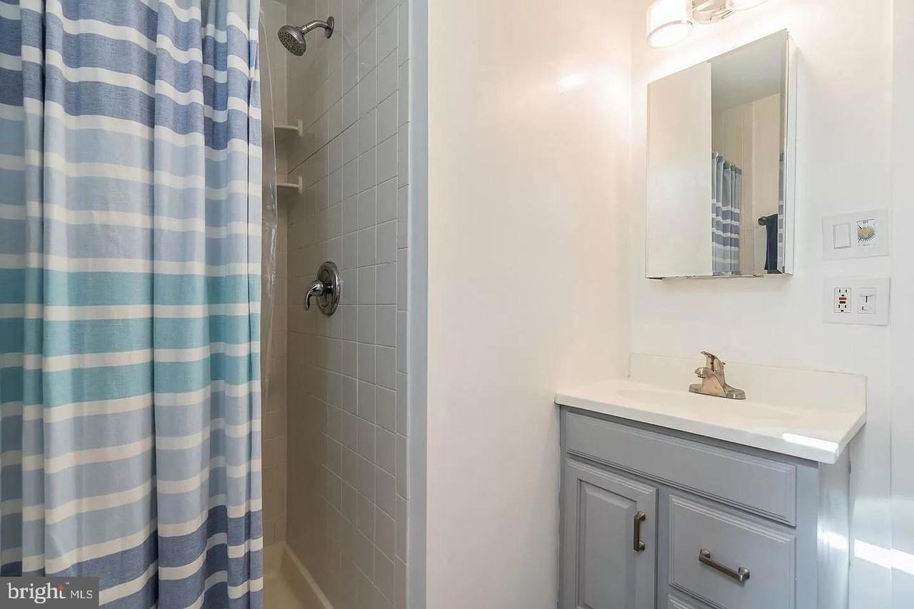 1932 15th Street Northwest - Photo 6 of 8