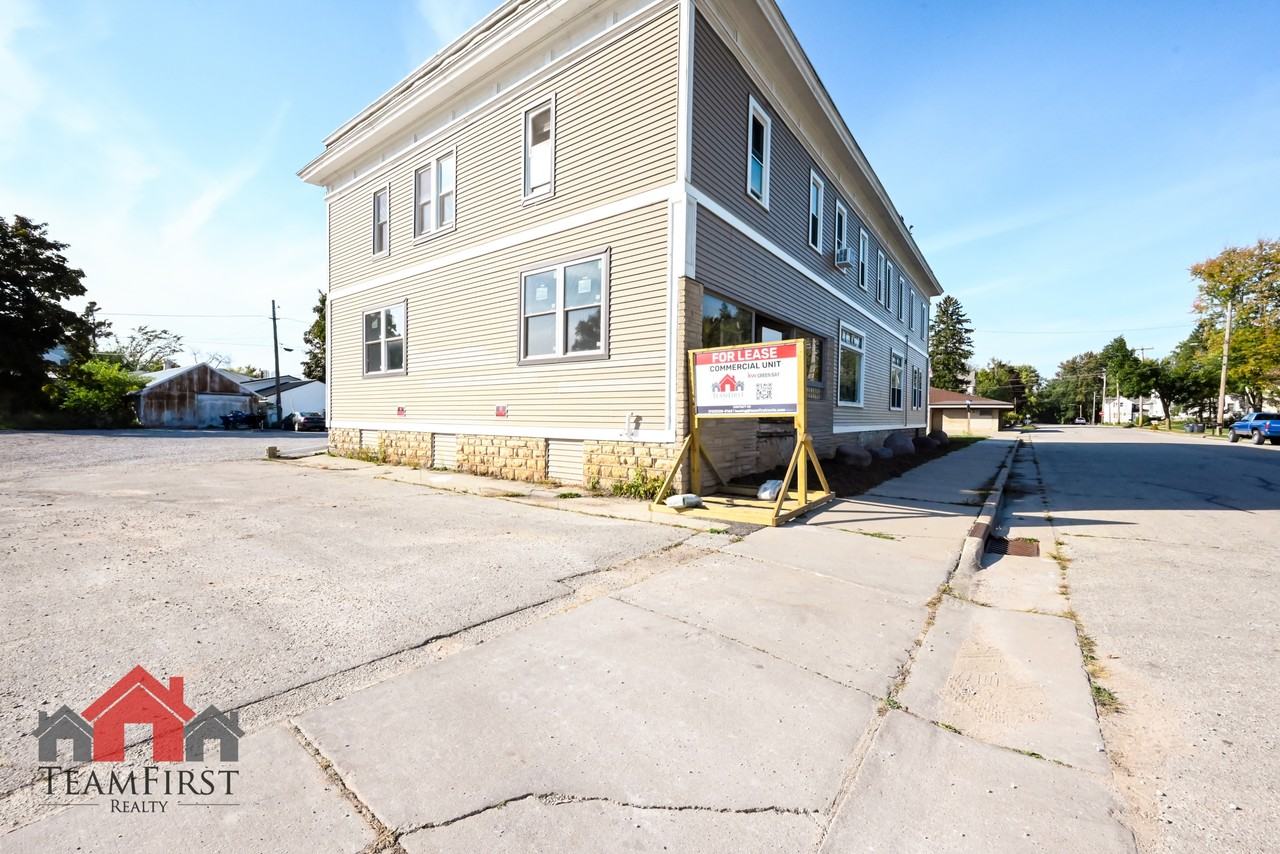 205 North Maple Street - Photo 3 of 22