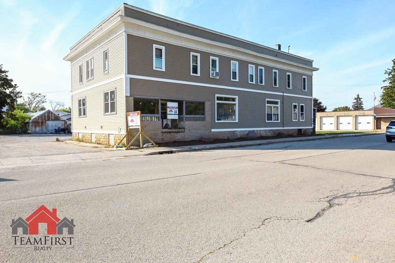 205 North Maple Street - Photo 4 of 22