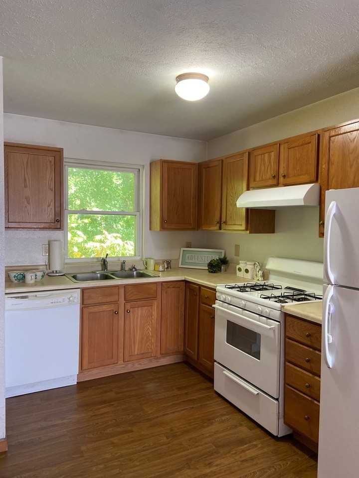 265 Woodridge Court - Photo 2 of 24