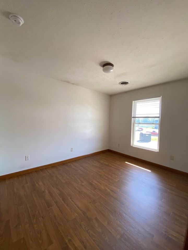 265 Woodridge Court - Photo 5 of 24