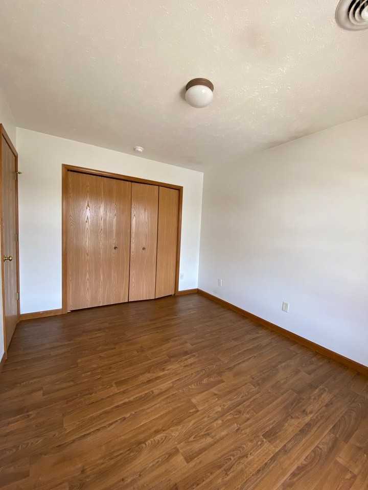 265 Woodridge Court - Photo 6 of 24