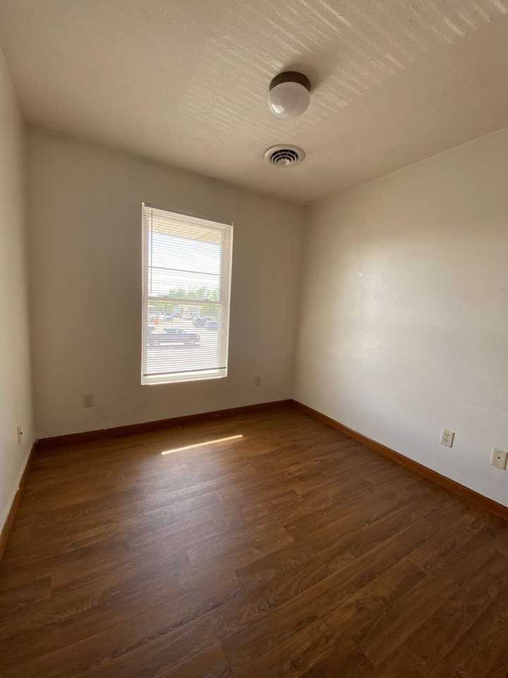 265 Woodridge Court - Photo 7 of 24