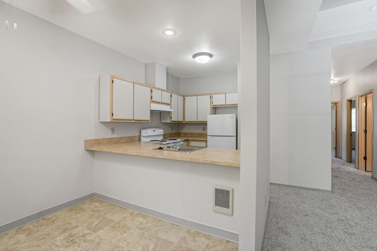 115-Wintercrest Apartments - Photo 2 of 30