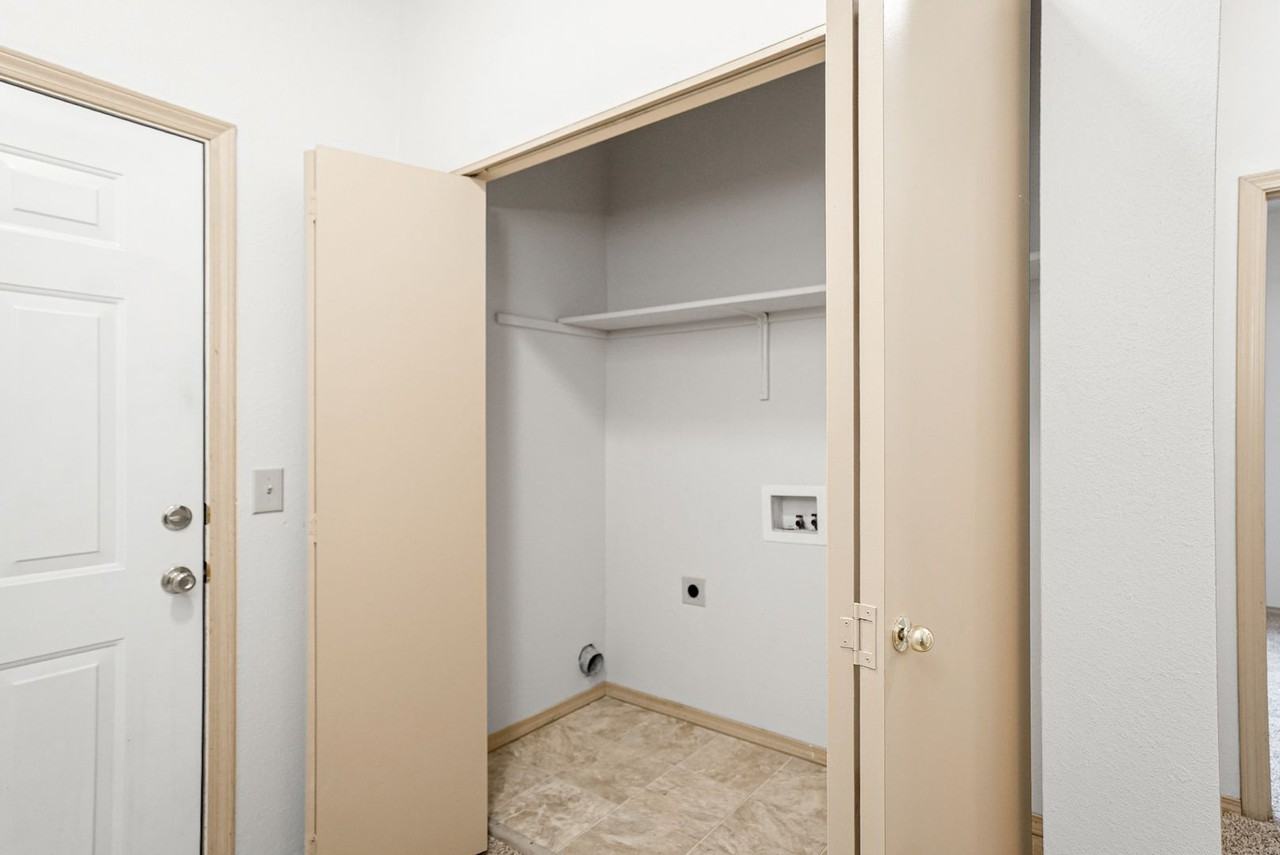 115-Wintercrest Apartments - Photo 3 of 30