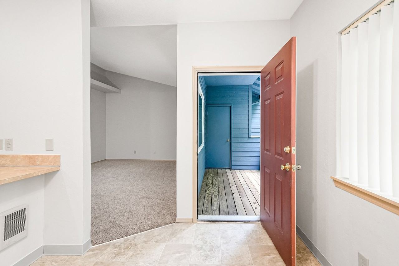 115-Wintercrest Apartments - Photo 5 of 30