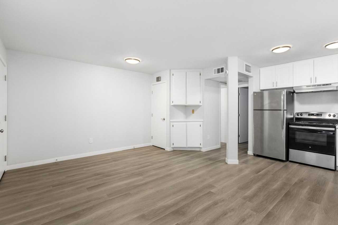 4275 Chamoune Ave - Photo 2 of 8
