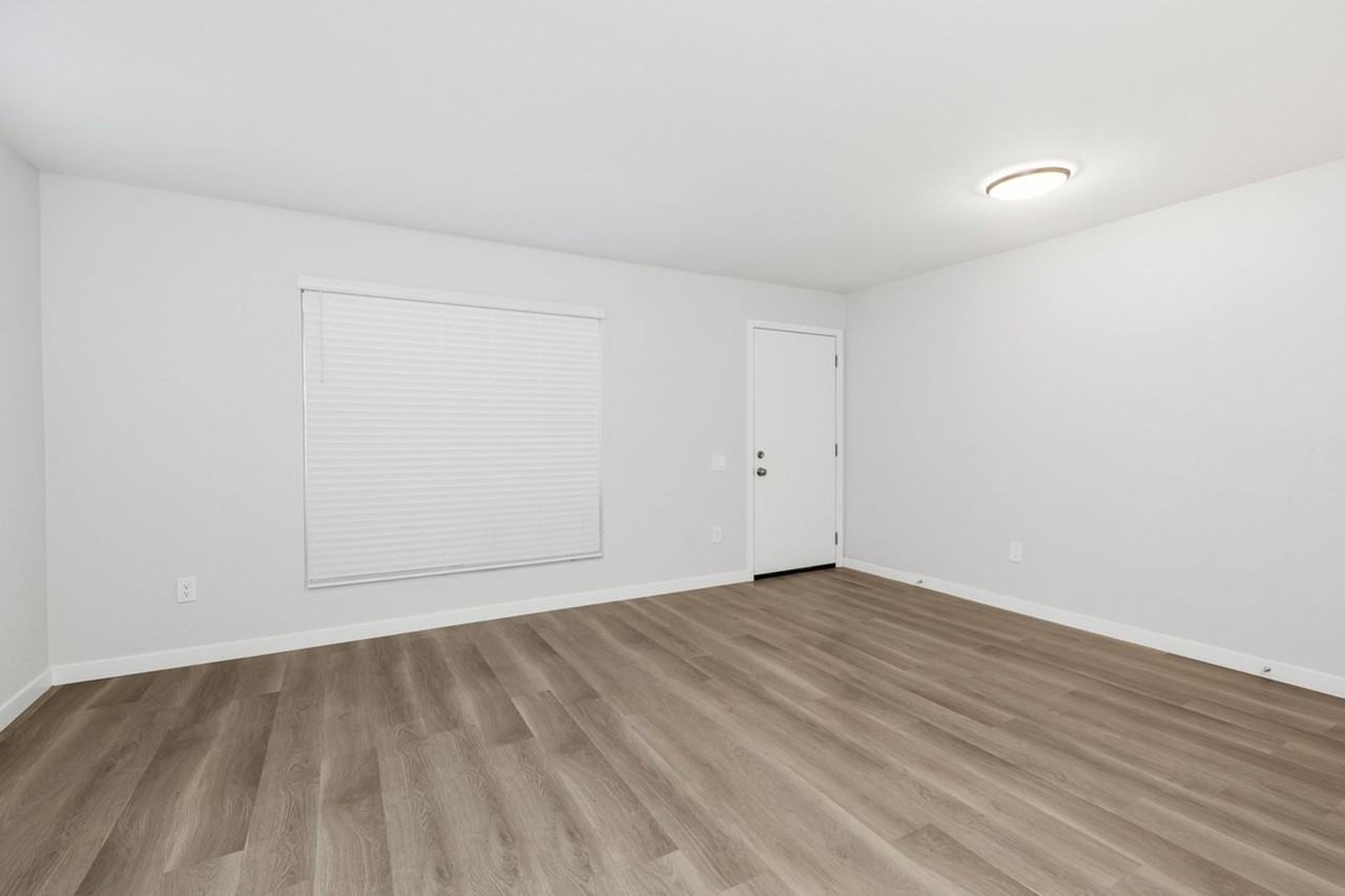 4275 Chamoune Ave - Photo 3 of 8