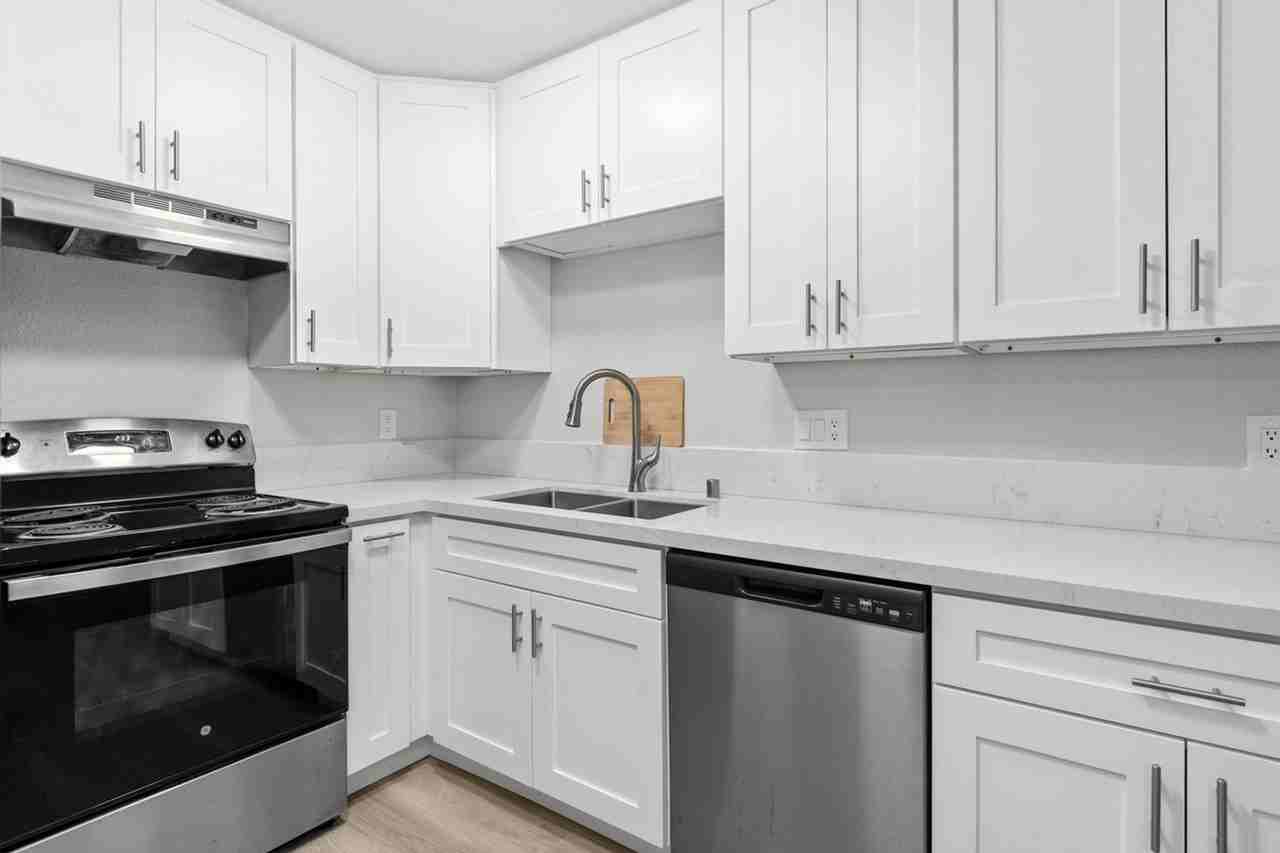 4275 Chamoune Ave - Photo 5 of 8