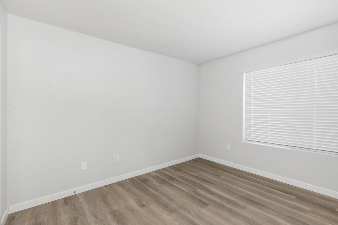 4275 Chamoune Ave - Photo 7 of 8