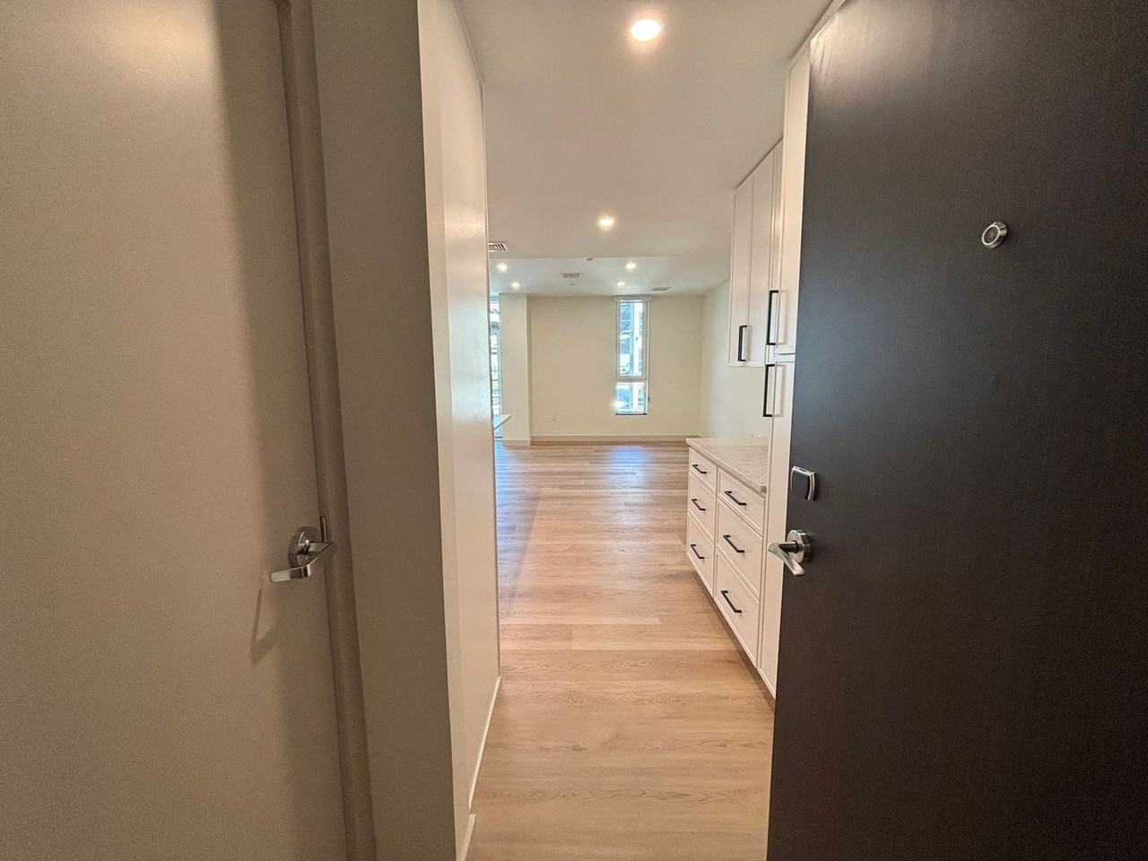 Bank Street Apartments at Burlington Square - Photo 7 of 20