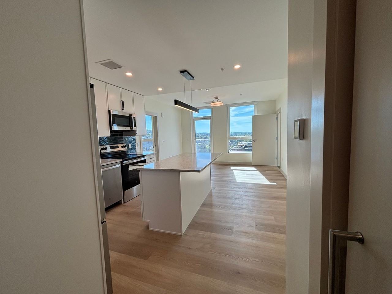 Bank Street Apartments at Burlington Square - Photo 5 of 28