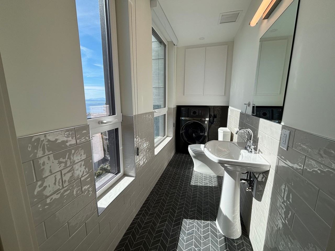 Bank Street Apartments at Burlington Square - Photo 7 of 28