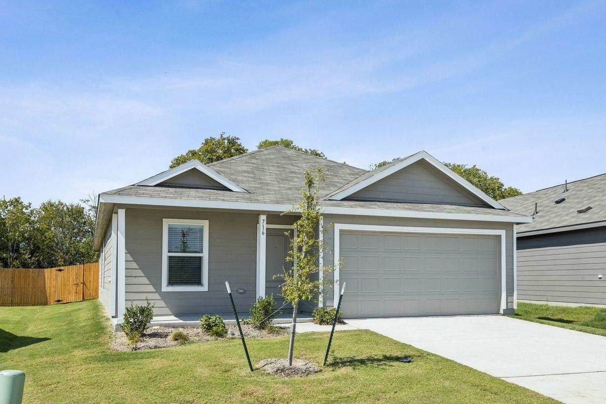 716 Holleman Dr - Photo 2 of 23