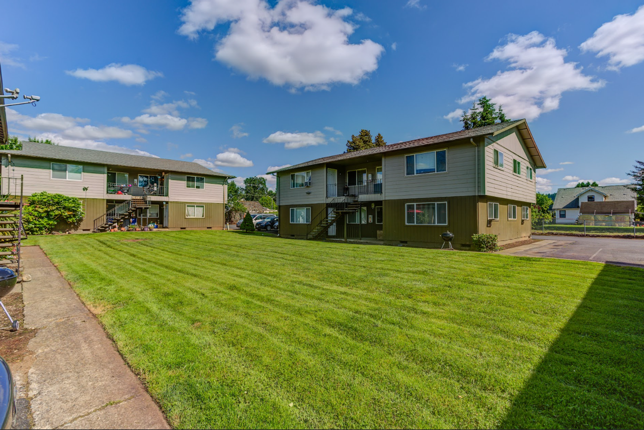 Broadway Apartments - Photo 2 of 12
