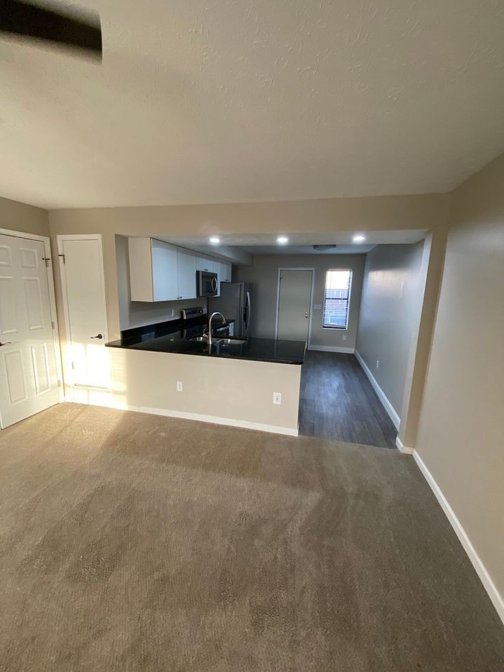 3243 Summerhill Ln - Photo 3 of 13