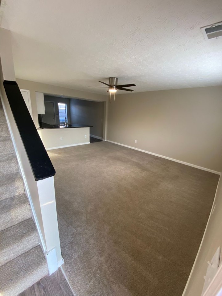 3243 Summerhill Ln - Photo 4 of 13