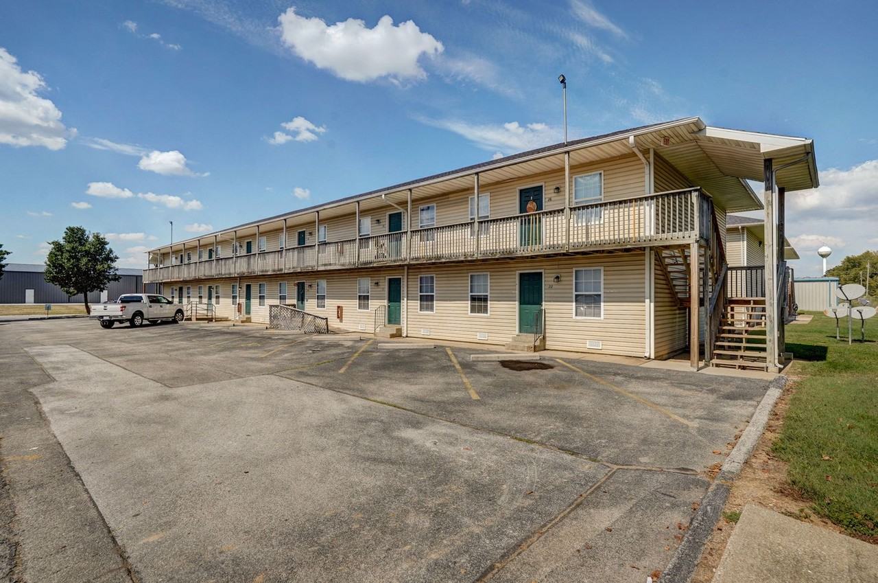 420 Britt Lane - Photo 6 of 23