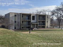 featured image of 920 Summit Ave
