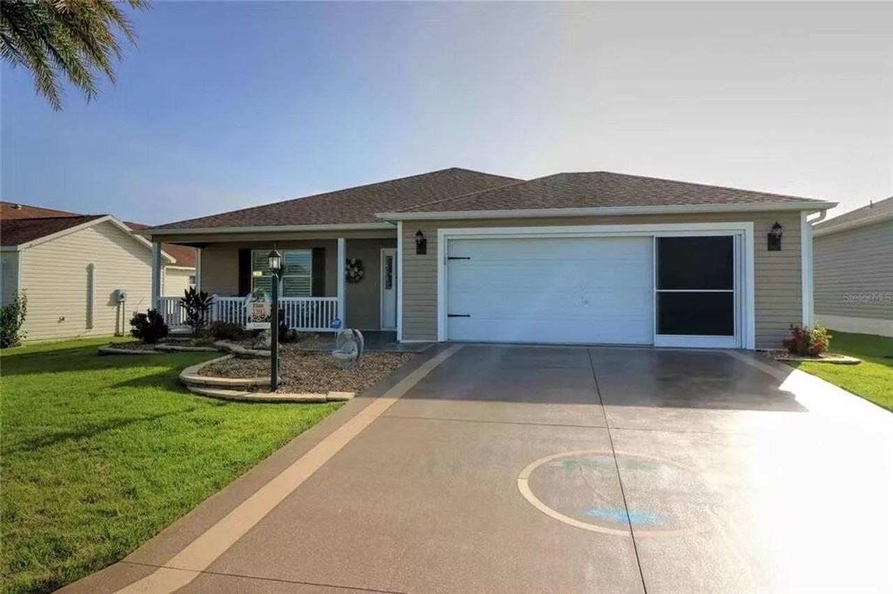 2393 Carriage Hill Way - Photo 2 of 25