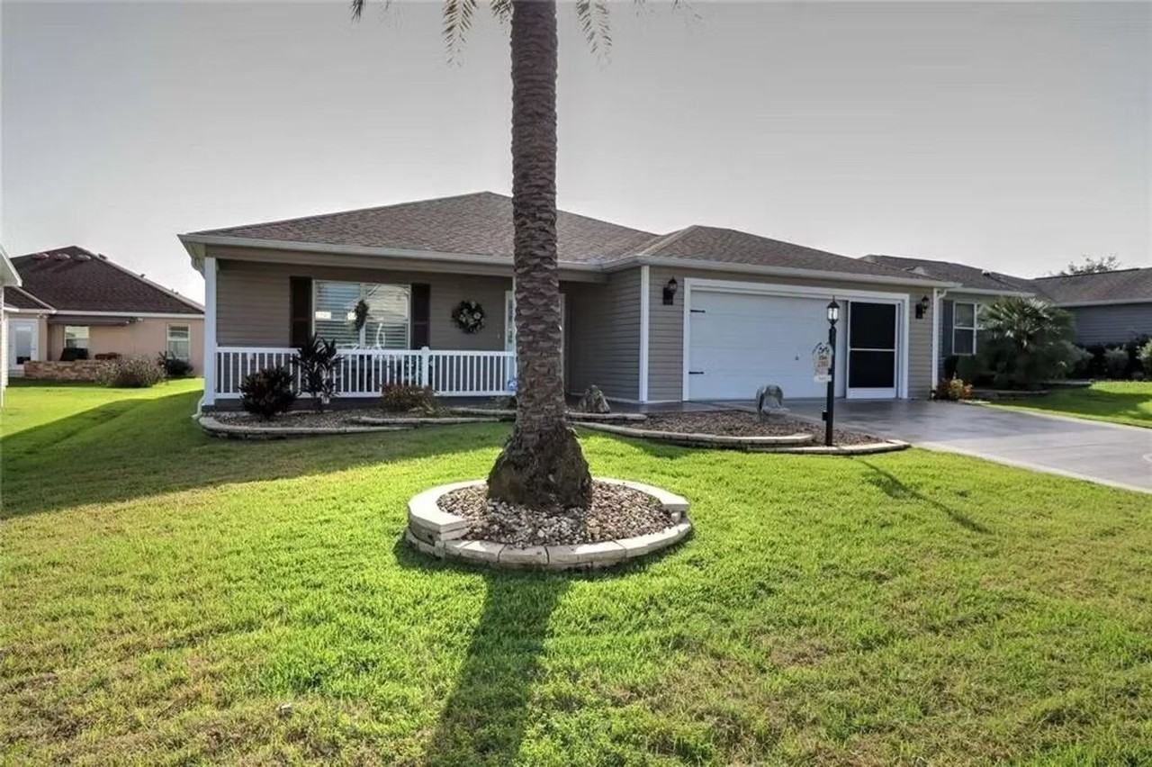 2393 Carriage Hill Way - Photo 4 of 25