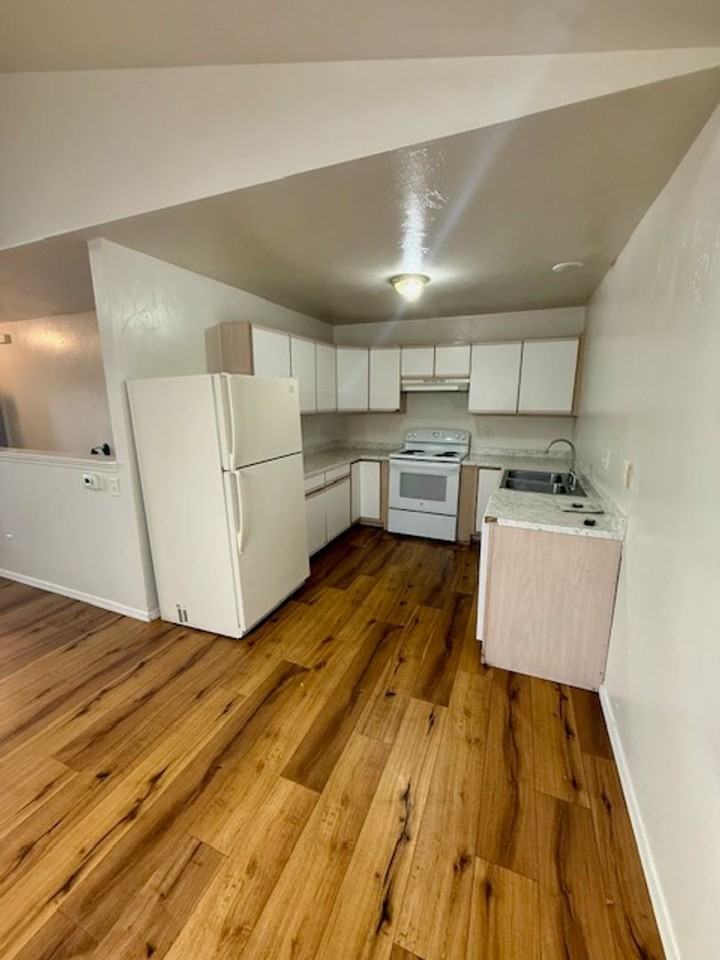 97 13th St #B - Photo 6 of 20