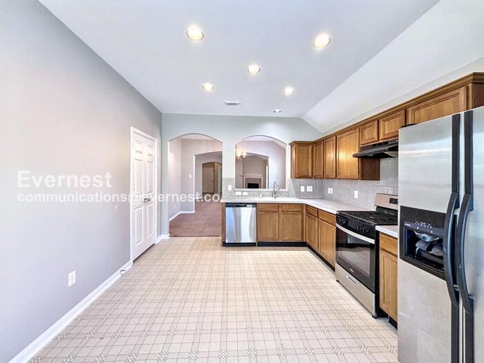 19010 Field Cottage Ln - Photo 3 of 28