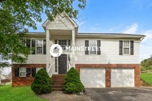 featured image of 618 Asheby Woods Rd