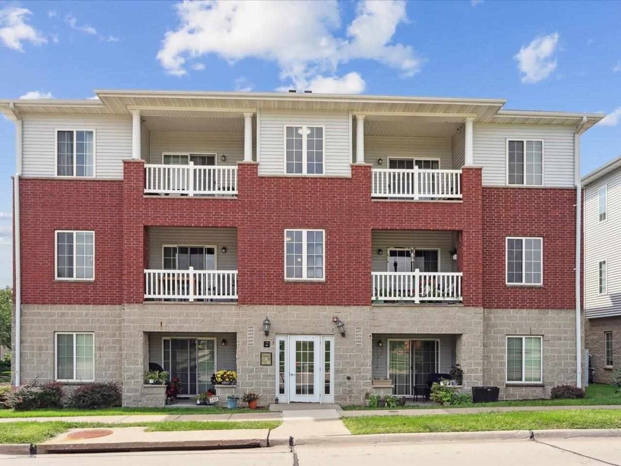 4375 York Pl - Photo 2 of 16