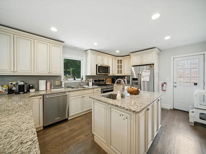 972 E Lawn Dr - Photo 2 of 7