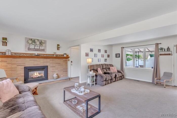 48 Woodbury Dr - Photo 2 of 5