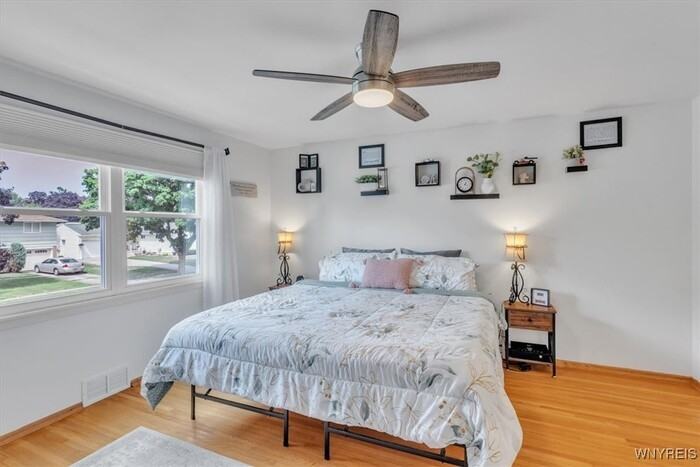 48 Woodbury Dr - Photo 3 of 5