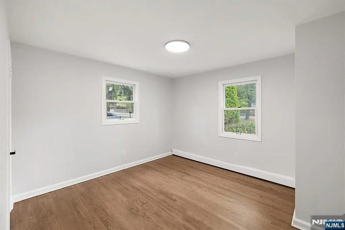 499 Goffle Rd - Photo 3 of 7