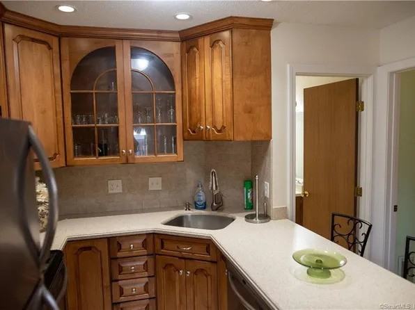 798 Hartford Rd #B - Photo 2 of 7