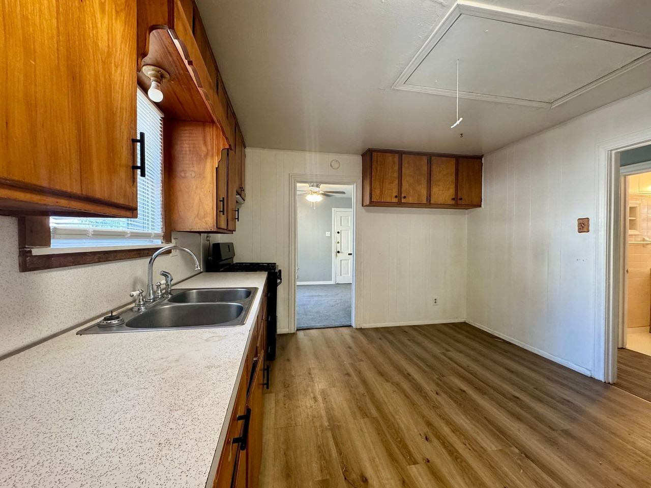 1224 Ashleman St - Photo 3 of 8