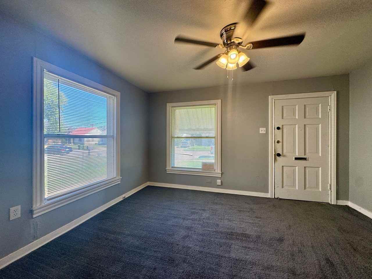 1224 Ashleman St - Photo 4 of 8