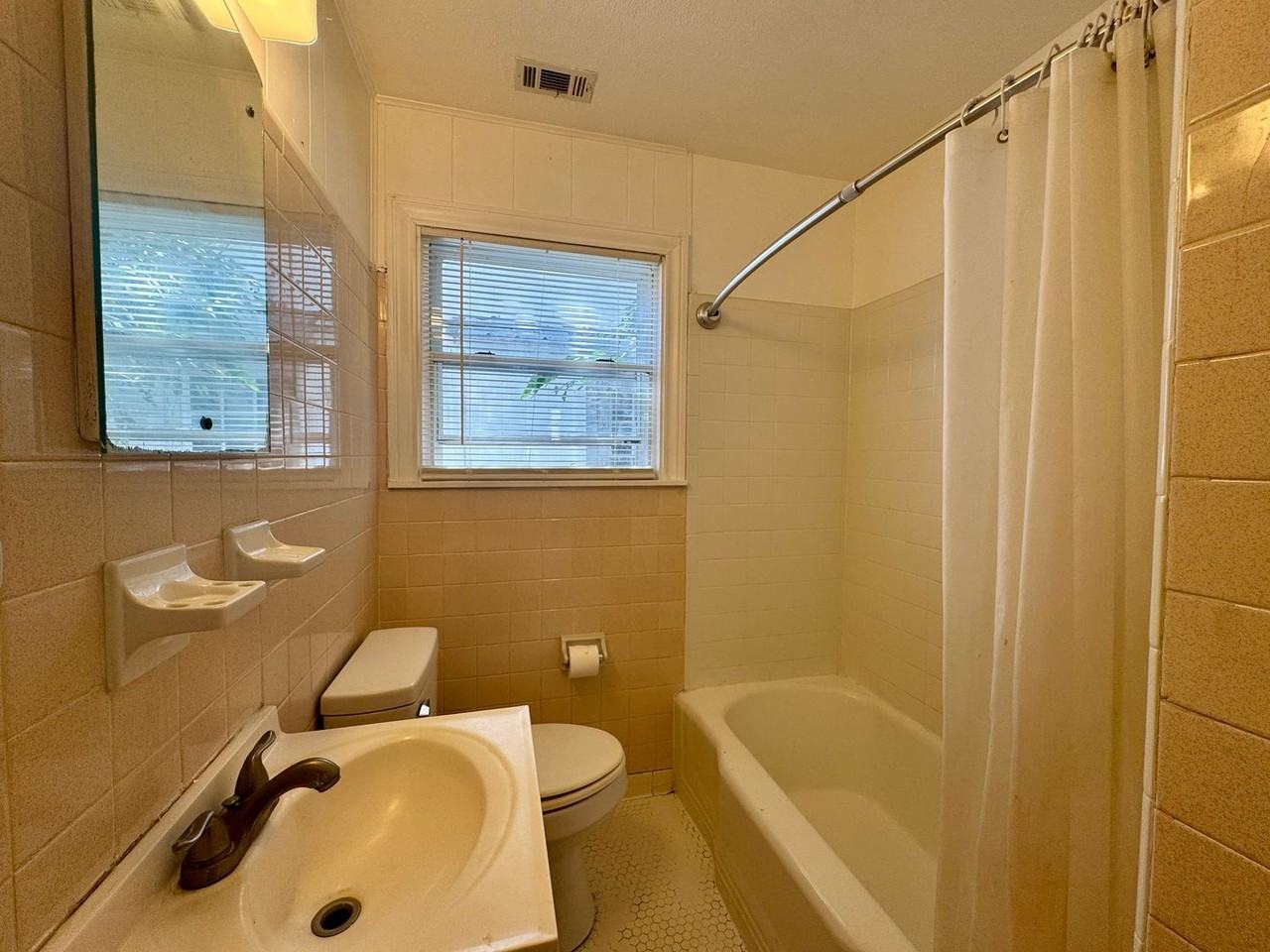 1224 Ashleman St - Photo 6 of 8