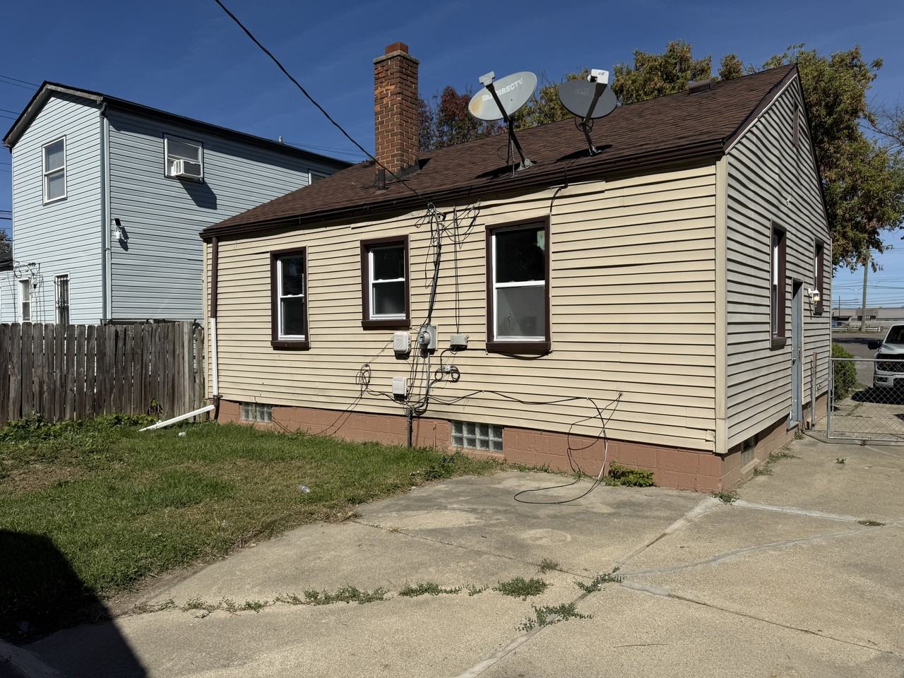 18532 Roscommon St #NA - Photo 2 of 9