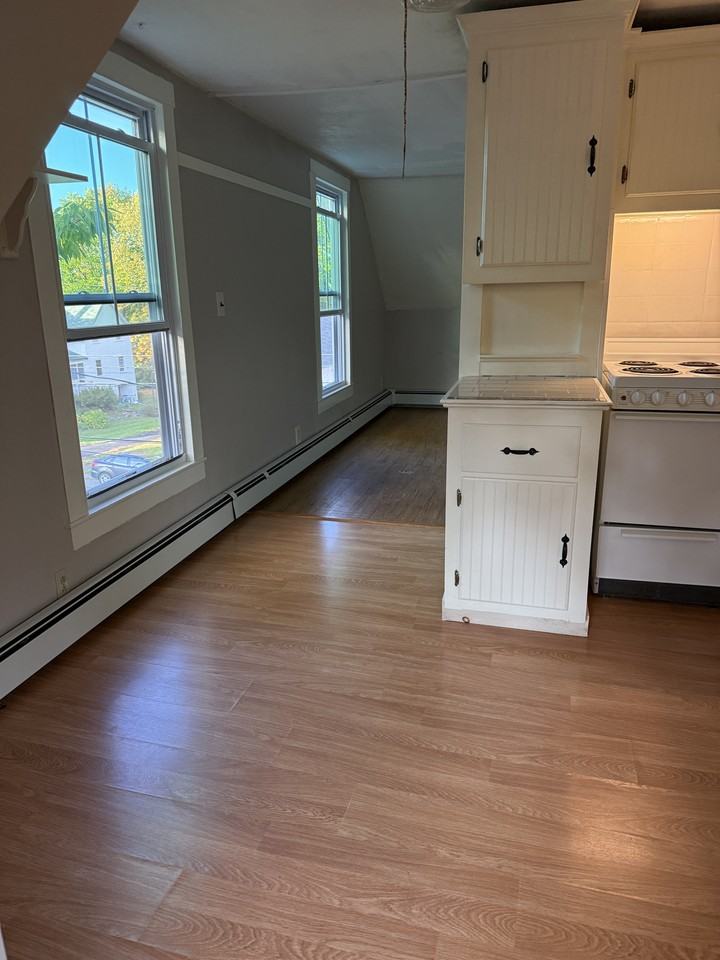 103 Cedar St #4 - Photo 3 of 11
