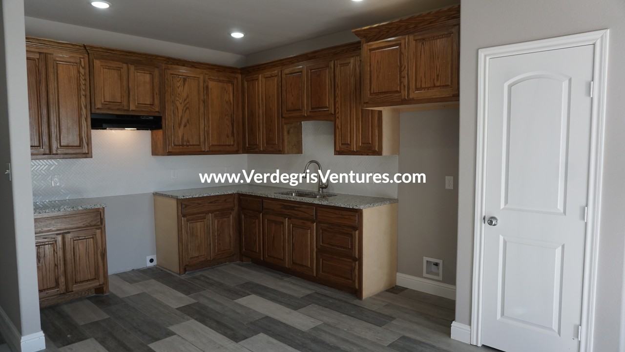 706 S Brazos Ave #B - Photo 2 of 16