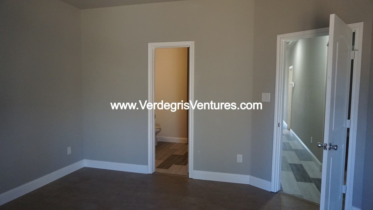 706 S Brazos Ave #B - Photo 7 of 16